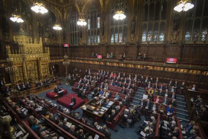 Brexit-Niederlage für Theresa May: Britisches Oberhaus stimmt für Verbleib in Zollunion