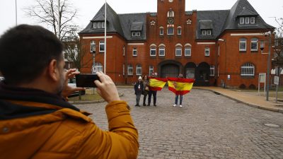 Staatsanwaltschaft will Puidgemont ausliefern: Katalanischer Politiker vertraut „auf unabhängige und sachgerechte Prüfung“