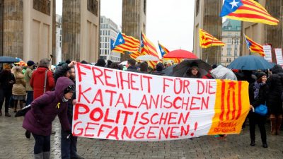 Berlin: Hunderte demonstrieren für Freilassung von Puigdemont