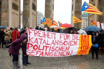 Berlin: Hunderte demonstrieren für Freilassung von Puigdemont
