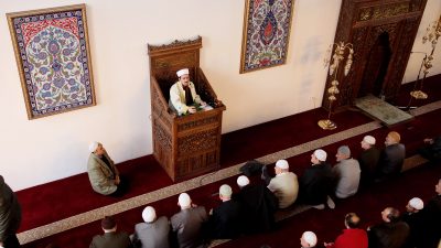 „Mehr Imame, mehr Erdogan-Einfluss“: Berlin genehmigt 2017 Einreise von 350 Ditib-Imamen