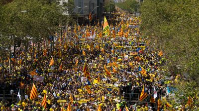 Livestream Barcelona: 750.000 Katalanen fordern die Freilassung von neun inhaftierten Politikern