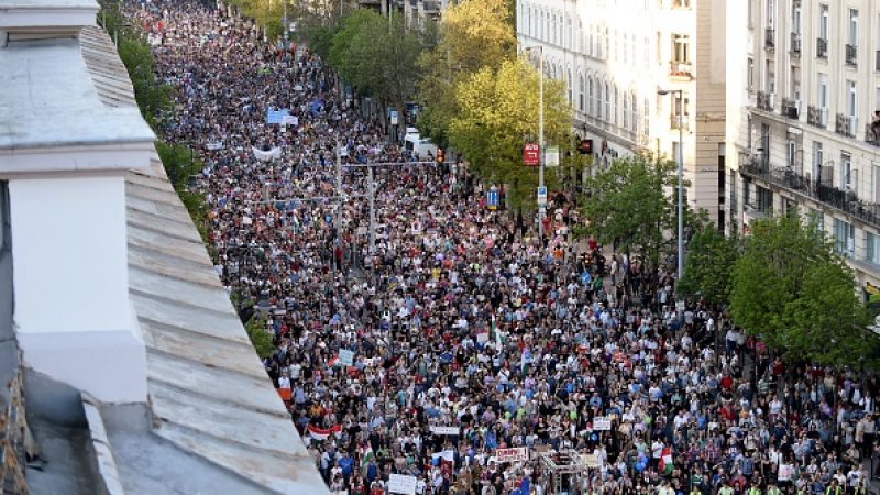 Budapest: Zehntausende Menschen protestieren gegen Regierung