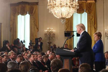 Merkel: Deutschland der Steigerung der Wehrausgaben verpflichtet