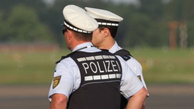 Umfrage: Staat soll mehr für Polizei-Sicherheit tun