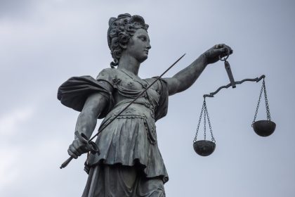 Anwältin: „Corona hat zu Krise des Rechtsstaats geführt“ – Exekutive ohne Kontrolle
