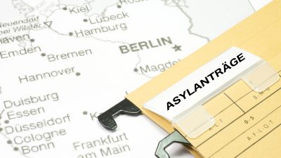 Polizeigewerkschaft fordert Überprüfung sämtlicher Asyl-Entscheidungen seit 2015