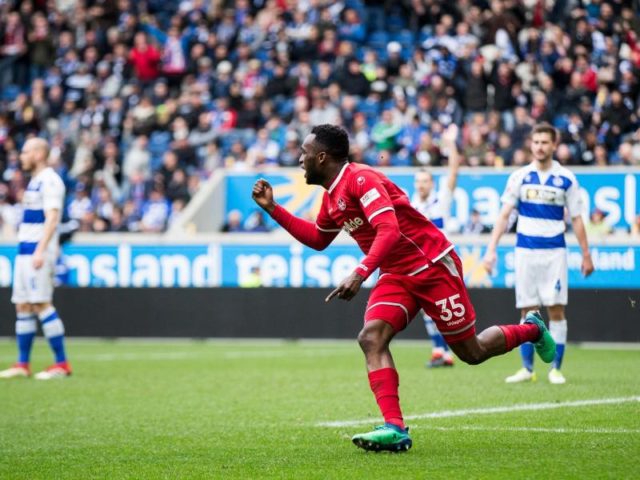 FCK-Profi Osayamen Osawe bejubelt einen seiner drei Tore beim 5:1-Sieg beim MSV Duisburg. Foto: Marcel Kusch/dpa