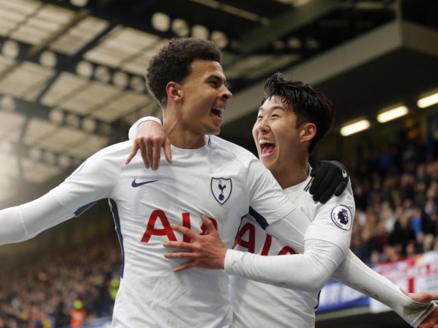 Dele Alli von Tottenham Hotspur jubelt mit Son Heung-min (r) über sein Tor zum 2:1. Foto: Frank Augstein/AP/dpa