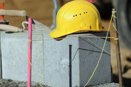 Särge aus Pappe: Protest in Rom gegen tödliche Arbeitsunfälle