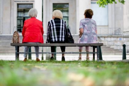 Paritätischer Wohlfahrtsverband: Altersarmuts-Risiko in Deutschland steigt und steigt