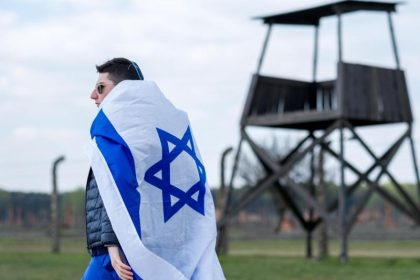 „Marsch der Lebenden“: Erinnerung an Holocaust-Opfer in Israel und in Polen