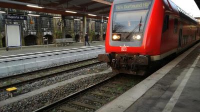 Geltendorf: Raubversuch mit Messer im Zug – Mädchen (16) flüchtet zum Lokführer – Täter entkommen