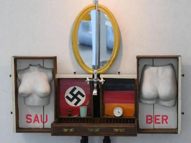 Das Werk "Sauber" von Hans-Peter Alvermann aus dem Jahr 1968 im Ludwig Forum für Internationale Kunst. Foto: Henning Kaiser/dpa