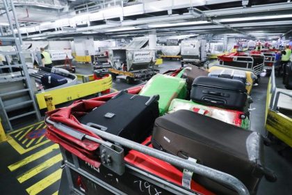 Hamburger Flughafen nimmt Betrieb wieder auf