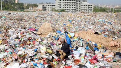 UN-Bericht: Welt erstickt in Plastikmüll
