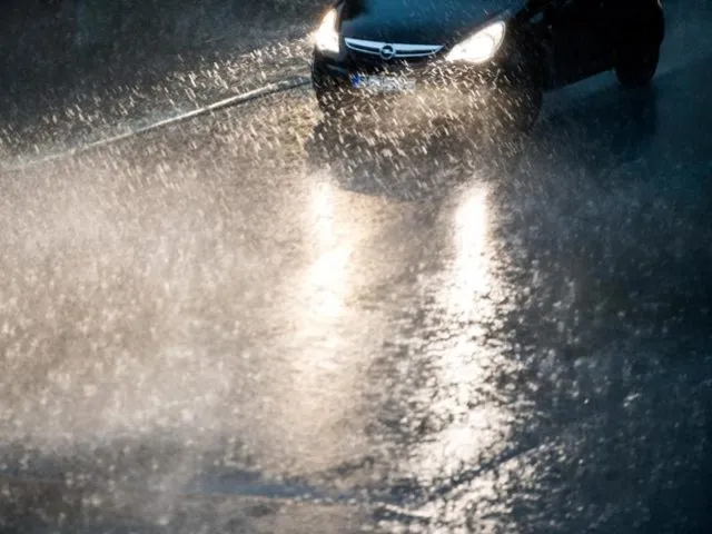 Heftiges Gewitter in Göttingen - auch das gehört(e) zum Wochenendwetter. Foto: Swen Pförtner/dpa