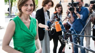 Ungewohnte Kampfkandidatur: SPD wählt neue Parteichefin