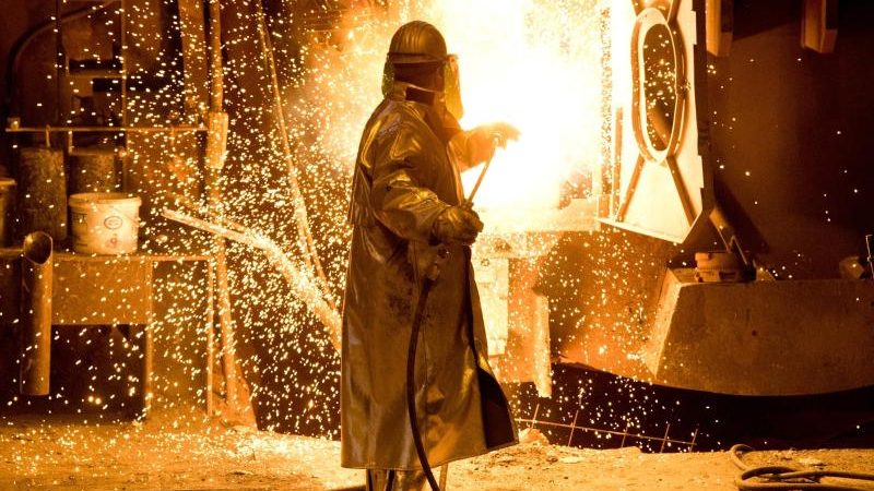 Wirtschaftsminister will deutscher Stahlindustrie helfen