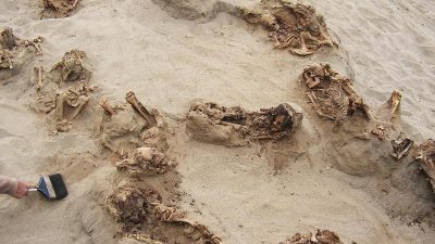 Peru: Archäologen entdecken Massengrab mit mehr als 300 geopferten Kindern und Lamas