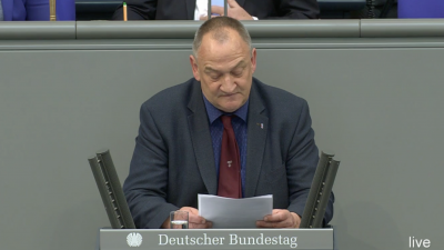 Ironische Betrachtung mit Daten und Fakten: Professor Heßenkemper zur Bildungspolitik in Bundestagsdebatte