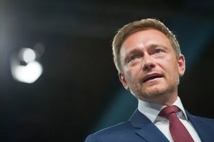 AfD zu FDP-Rassismus-Debatte: „Schön, dass auch einmal einer wie Lindner mit diesem unberechtigten Vorwurf konfrontiert wird“