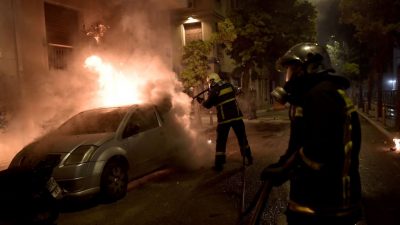 „Hirnloser Vandalismus“: Unbekannte fackeln 14 Autos in Berlin-Prenzlauer Berg ab