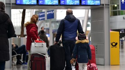 Zu früh in den Urlaub gereist: Polizei schnappt Schulschwänzer am Flughafen – Eltern angezeigt