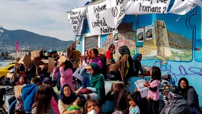 Polizeigewalt und sexuelle Übergriffe: Europarat prangert verheerende Zustände in griechischen Flüchtlingszentren an