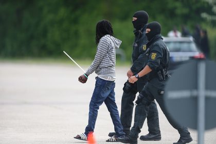 DPolG: „Flüchtlinge, die in Ellwangen Polizisten angegriffen haben, müssen unverzüglich abgeschoben werden“