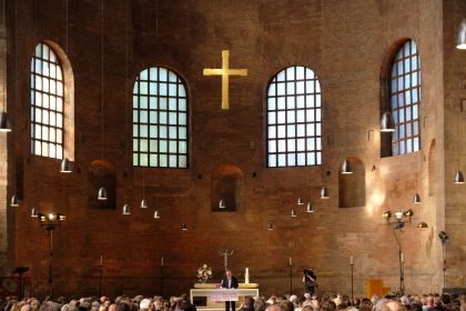 Marx-Event in Trierer Konstantinbasilika – Opfervertreter rausgeworfen – Stille Proteste bis zum Kerzenschein