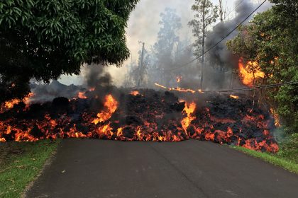 Vulkanausbruch auf Hawaii: Bislang rund 30 Häuser zerstört – Lava ergießt sich über Straße 