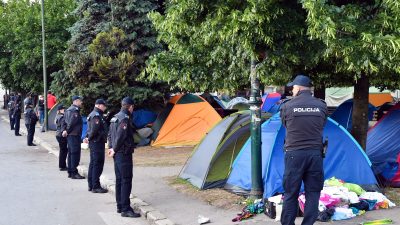 Polizei löst Flüchtlingslager in Sarajevo auf