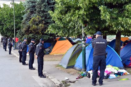 Polizei löst Flüchtlingslager in Sarajevo auf
