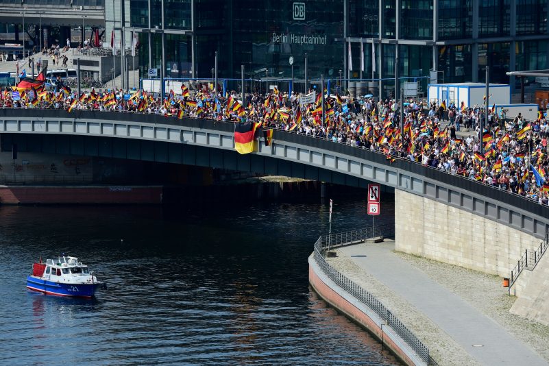 Zusammenfassung Berlin-Proteste – AfD-Anhänger und Gegner sind sich einig: „Nazis raus“