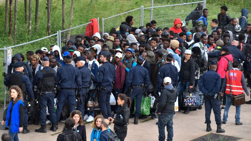 Paris: Einige Migranten im Eliteviertel der Stadt neben Nicolas Sarkozy einquartiert