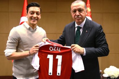 Im Namen aller: danke Mesut! – Wie man durch die “Özil- Foto-Affäre” profitieren kann