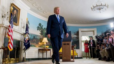 „Die Enthüller sind Verräter und Feiglinge“: Trump sagt undichten Stellen im Weißen Haus den Kampf an