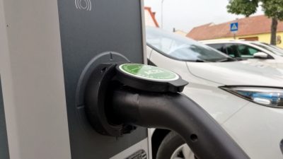 Deutsches Strom-Netz für E-Autos zu schwach
