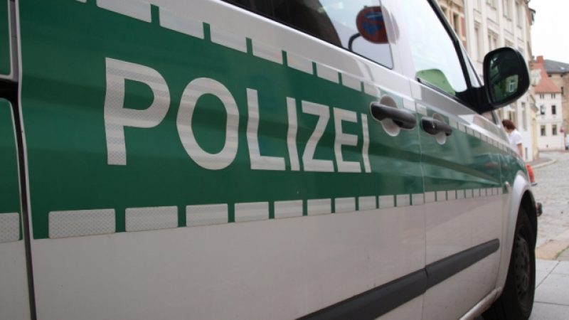 Oberfranken: 64-Jährige wird von eigenem Auto überrollt und stirbt