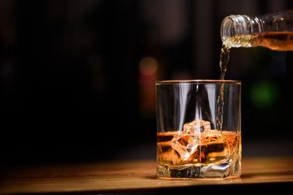 Ein teures Tröpfchen: Whisky-Flasche erzielt bei Auktion fast eine Million Euro