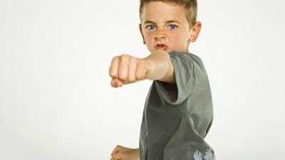 Eltern überfordert – Kinder aggressiv: Es fehlt an „Erziehungswissen und Erziehungstradition“ + Video