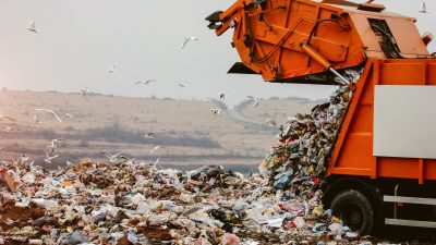 „Trash to Cash“ – Innovative Art der Müllentsorgung wandelt Plastikmüll in Diesel um