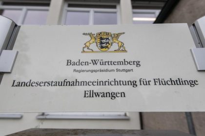 Baden-Württemberg: 200 Migranten verhindern Abschiebung eines Afrikaners – mit Gewalt