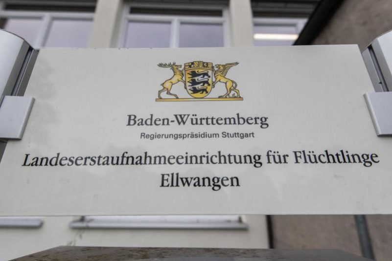 Baden-Württemberg: 200 Migranten verhindern Abschiebung eines Afrikaners – mit Gewalt