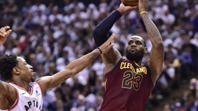NBA: Superstar James führt Cleveland mit Rekord zum Sieg