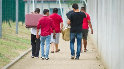Deutschland: Jeder dritte abgeschobene Migrant reist wieder ein