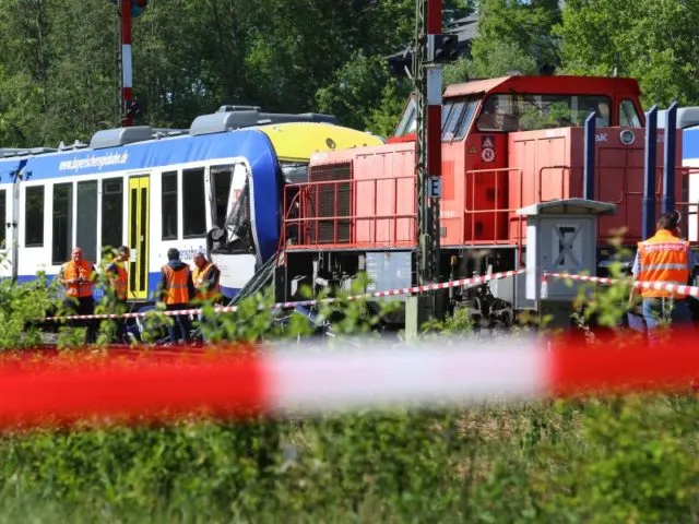 Die Kollision ereignete sich wenige hundert Meter vor dem Bahnhof im schwäbischen Aichach. Foto: Karl-Josef Hildenbrand/dpa