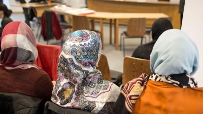 Lehrerin mit Kopftuch? Urteil zu Religionsfreiheit erwartet