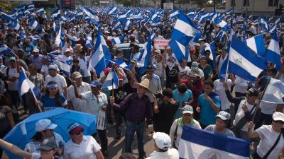Zehntausende protestieren gegen Staatschef Nicaraguas